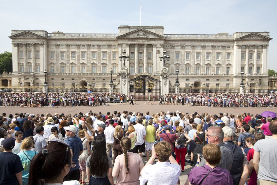 Crowds gather outside Buckingham Palace in London as news of Catherine, Duchess of Cambridge's, labor arrives on July 22. 
