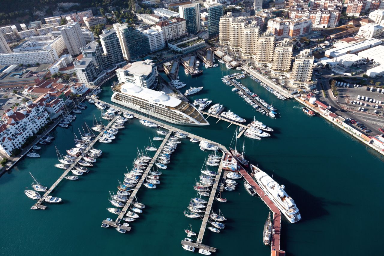 ¿Es un súper yate? ¿Es un hotel? De hecho, es ambos. Les presentamos el Sunborn Yacht Hotel de Gibraltar, un proyecto de 200 millones de dólares.