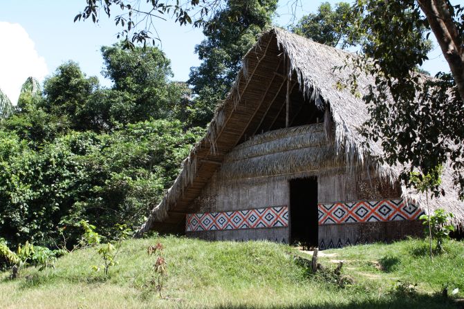 Una cabaña perteneciente a la tribu indígena a lo largo del río Negro.