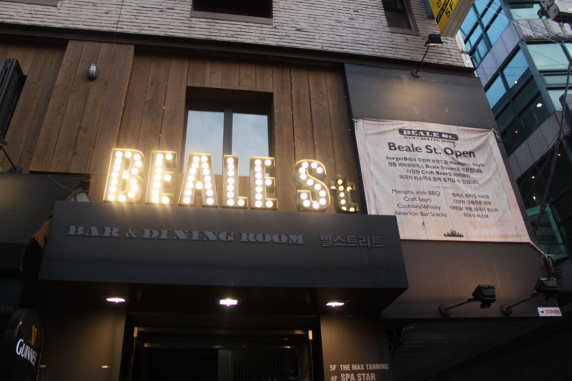 Beale St. serves American-style barbecue in Hongdae, one of Seoul's trendiest districts. 