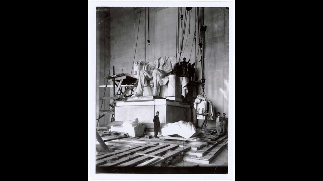 Workers install the statue of President Abraham Lincoln in 1920. 
