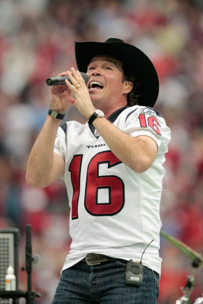 As a teenager, Clay Walker dreamed of being a country music star. Soon after he topped the music charts for the first time, he was diagnosed with relapsing-remitting multiple sclerosis. But Walker hasn't let this chronic disease slow his career down. <a href="http://www.cnn.com/2013/02/07/health/human-factor-walker/index.html">Read more</a>.