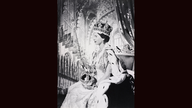 Queen Elizabeth II’s 1953 Coronation Regalia To Go On Show | CNN