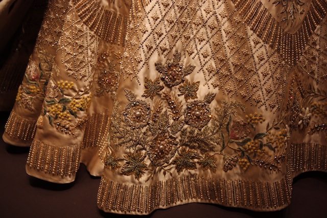 Queen Elizabeth II's 1953 Coronation Regalia To Go On Show | CNN