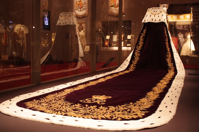 Queen Elizabeth II's 1953 Coronation Regalia To Go On Show | CNN