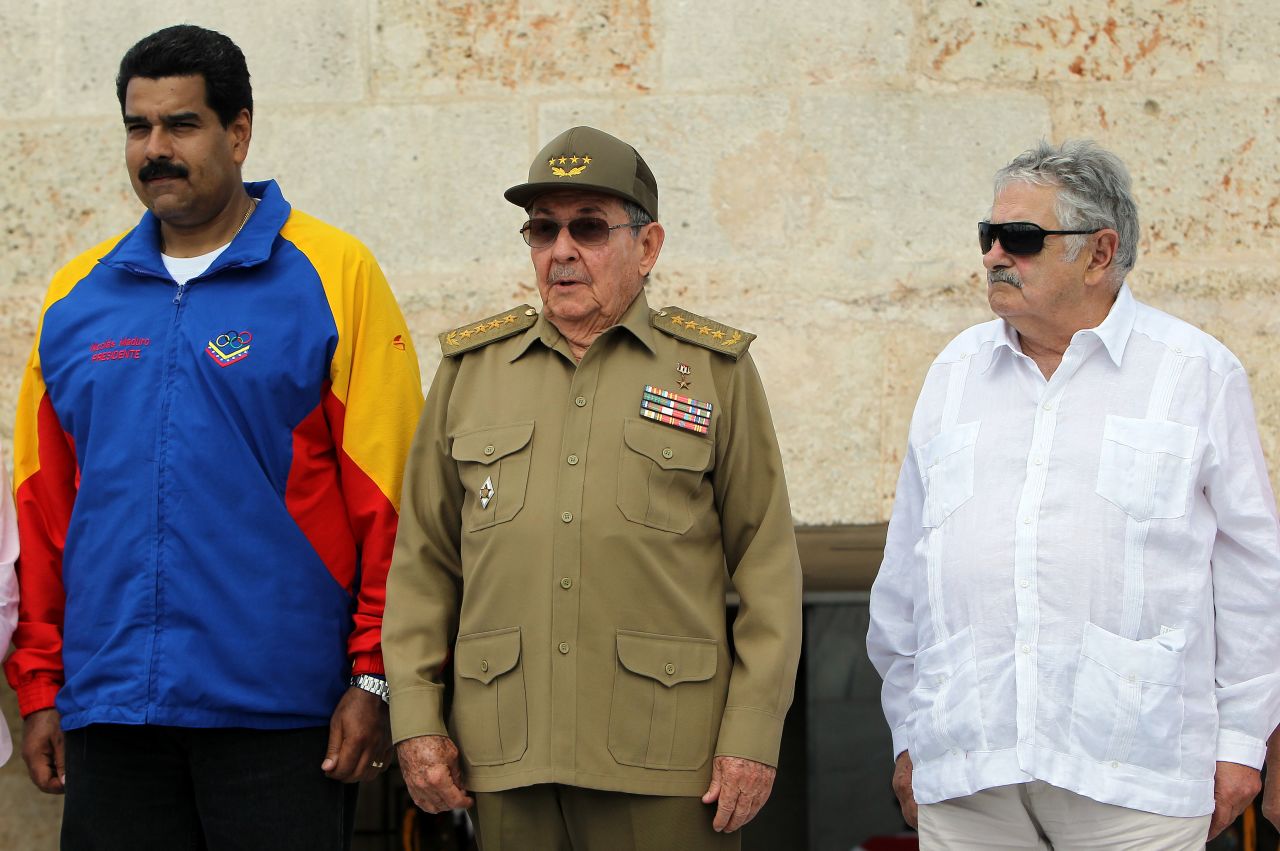 El mandatario confundió las banderas de Puerto Rico y Cuba durante su intervención en la ceremonia del Premio Internacional de Novela Rómulo Gallegos, en la cual se entregaba el premio al fotógrafo y escritor puertorriqueño Eduardo Lalo por su obra 'Simone'. 