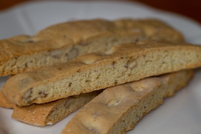 Vu tries both seasonal and traditional Italian flavors, such as almond-anise biscotti.