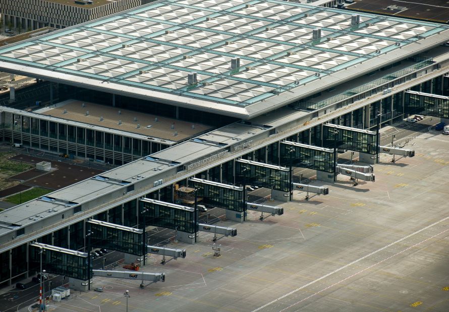 Operations at the airport are slated to begin some time in 2014. It will become the third busiest airport in Germany.