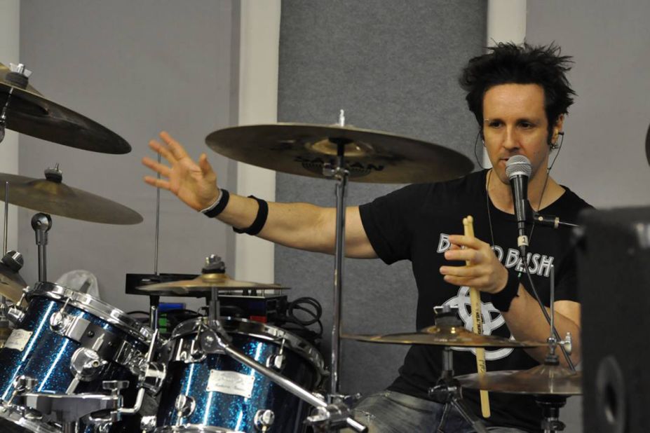 New York's Collective School of Music offers programs focusing on contemporary rhythm music performance. Recent guest teachers include Chad Smith (Red Hot Chili Peppers), Steve Smith (Journey) and Will Calhoun (Living Colour).