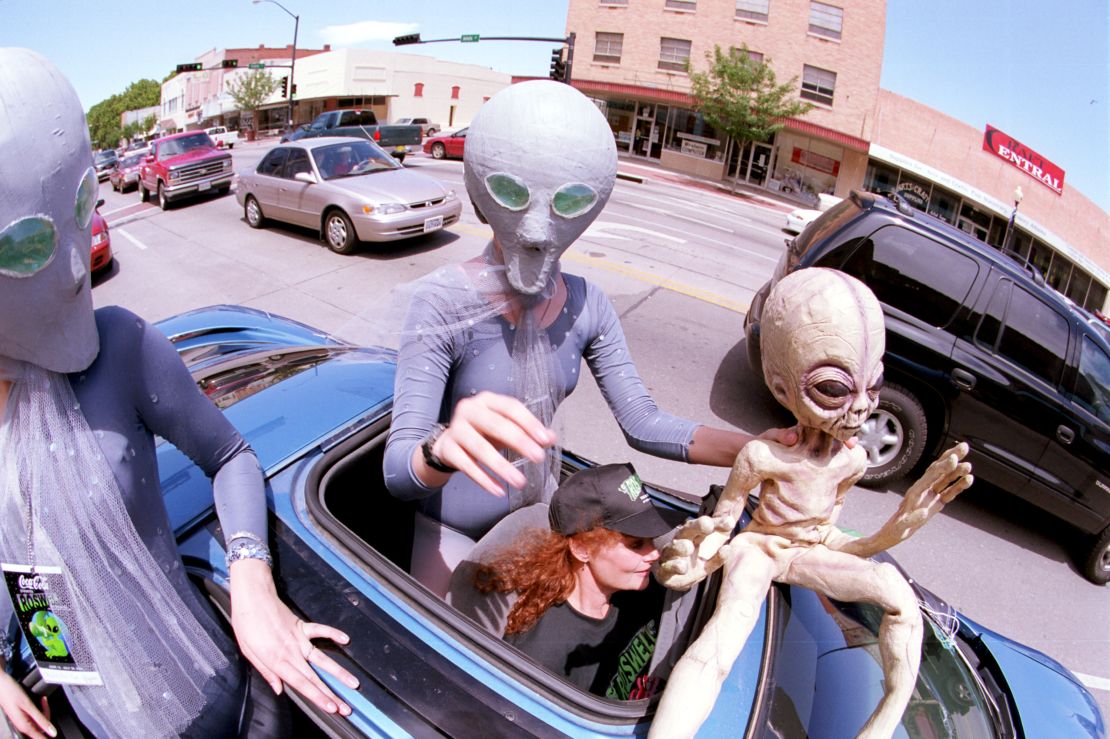 Groups dressed as aliens ride through downtown Roswell, New Mexico, in July 2000 as they participate in the annual UFO Encounter.