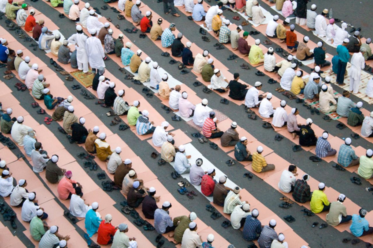 Anupama Kinagi, 37, shot this photo of Muslims in prayer from a terrace near the Hamidiya Masjid mosque in <a href="http://ireport.cnn.com/docs/DOC-1012390" target="_blank">Mumbai, India</a>. He said he wanted to capture the geometric pattern formed by so many bowed heads and bodies: "It was a beautiful morning. The sky was clear. There were hundreds of men gathered to prayer as a ritual. The men were dressed in Kurta Pajama. The place was noisy but as soon as the prayers started it was so peaceful and pin drop silence. After the prayers everyone hugged and greeted each other 'Eid Mubarak'."
