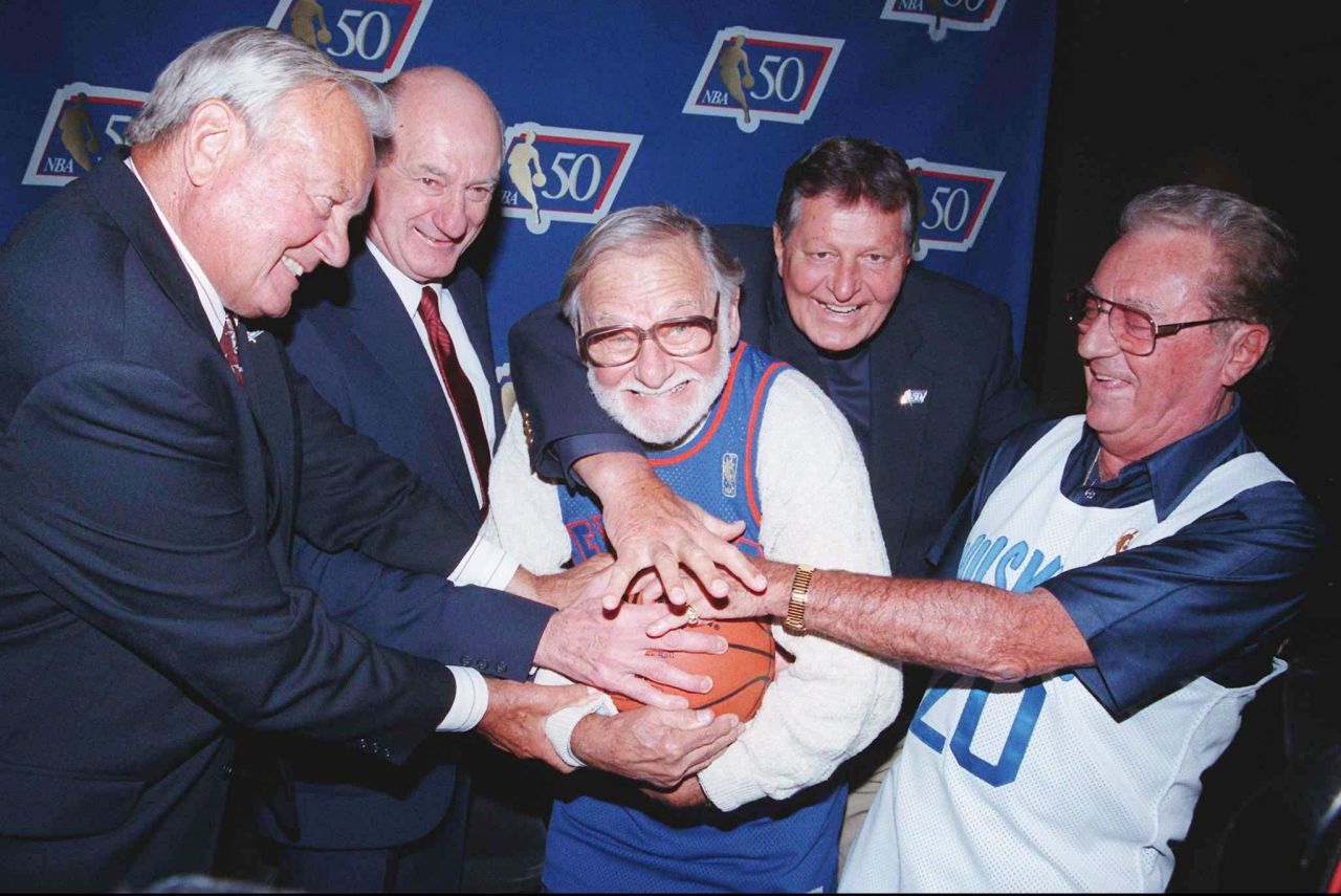 Ossie Schectman, the former New York Knicks guard who scored the league's first basket, died Tuesday, July 30. He was 94. NBA Commissioner David Stern called Schectman a pioneer, "Playing for the New York Knickerbockers in the 1946-47 season, Ossie scored the league's first basket, which placed him permanently in the annals of NBA history. On behalf of the entire NBA family, our condolences go out to Ossie's family."