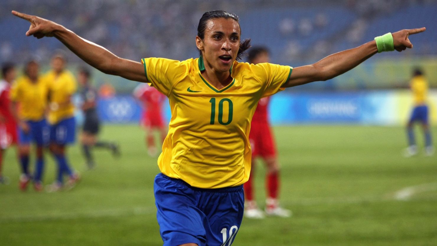 Marta is one of the players who wants the tournament played on grass.