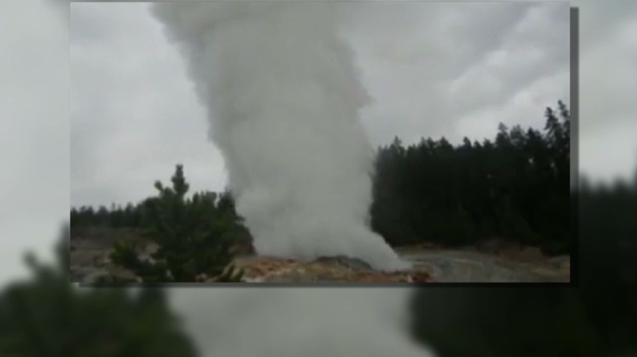 vo yellowstone geyser_00000310.jpg