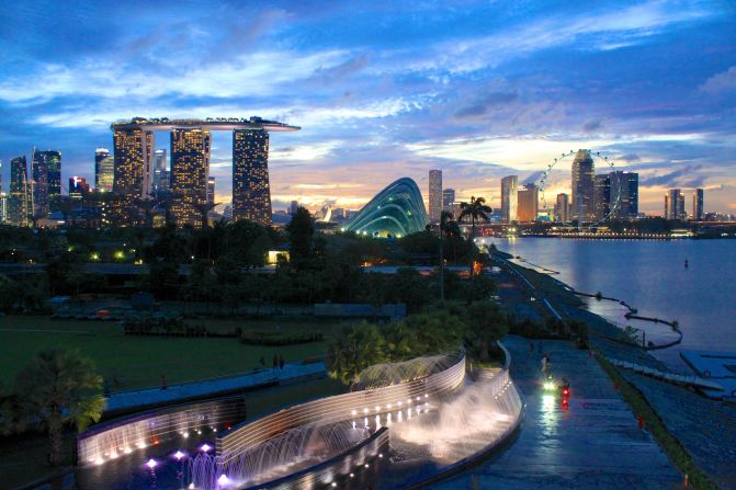 <a href="http://ireport.cnn.com/docs/DOC-941405">Quyen Lam</a> captured this image of dusk in Singapore during a July 2011 vacation.