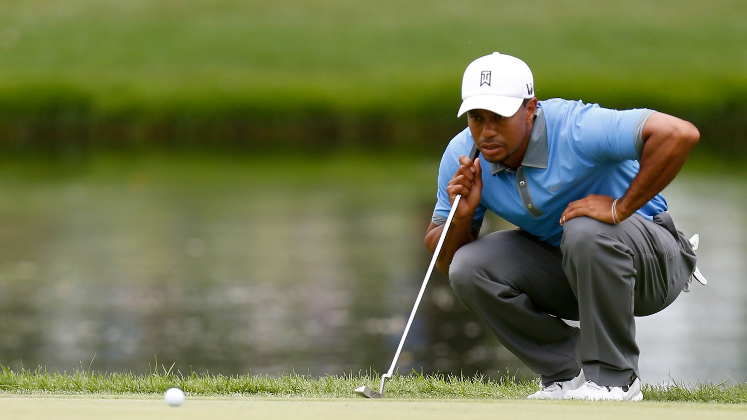 Tiger Woods lined up his shots with aplomb at the Bridgestone Invitational on Friday, shooting a sizzling 61. 