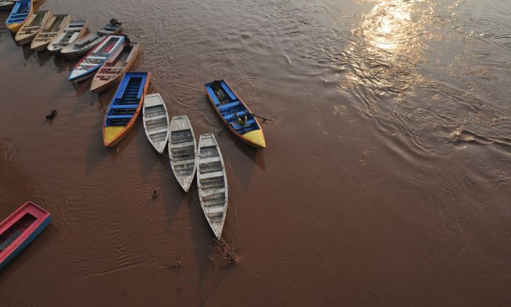 A man prepares to secure his boat on the Ravi River in Lahore, Pakistan, on August 4.<a href="index.php?page=&url=http%3A%2F%2Fwww.cnn.com%2F2013%2F08%2F05%2Fworld%2Fasia%2Fpakistan-flooding%2Findex.html"> More than 50 people have died</a> in flooding across Pakistan, officials say.