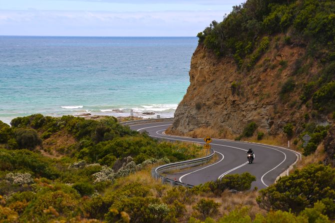 This one-day ride from Melbourne to Petersbrough winds through shoreline rainforest, skirts sensational surfing beaches and unfurls along the rugged Shipwreck Coast.