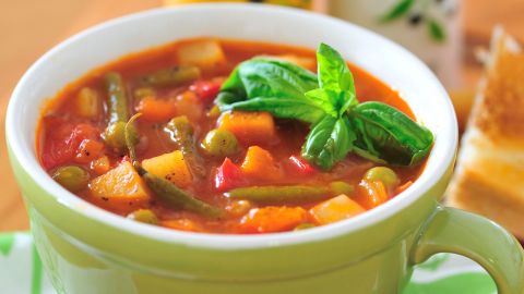 A vegetable-based soup (like this tomato fennel soup) or a turkey or tuna sandwich on whole-grain bread are Dr. Oz's lunch recommendations.
