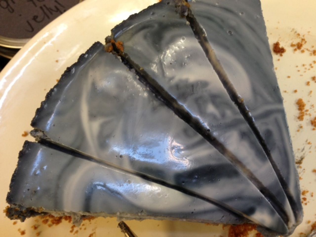 Pasteleros 'amateur' como Roy Rapport contribuyeron con sus mercancías a la pastelería Depressed en San Francisco.