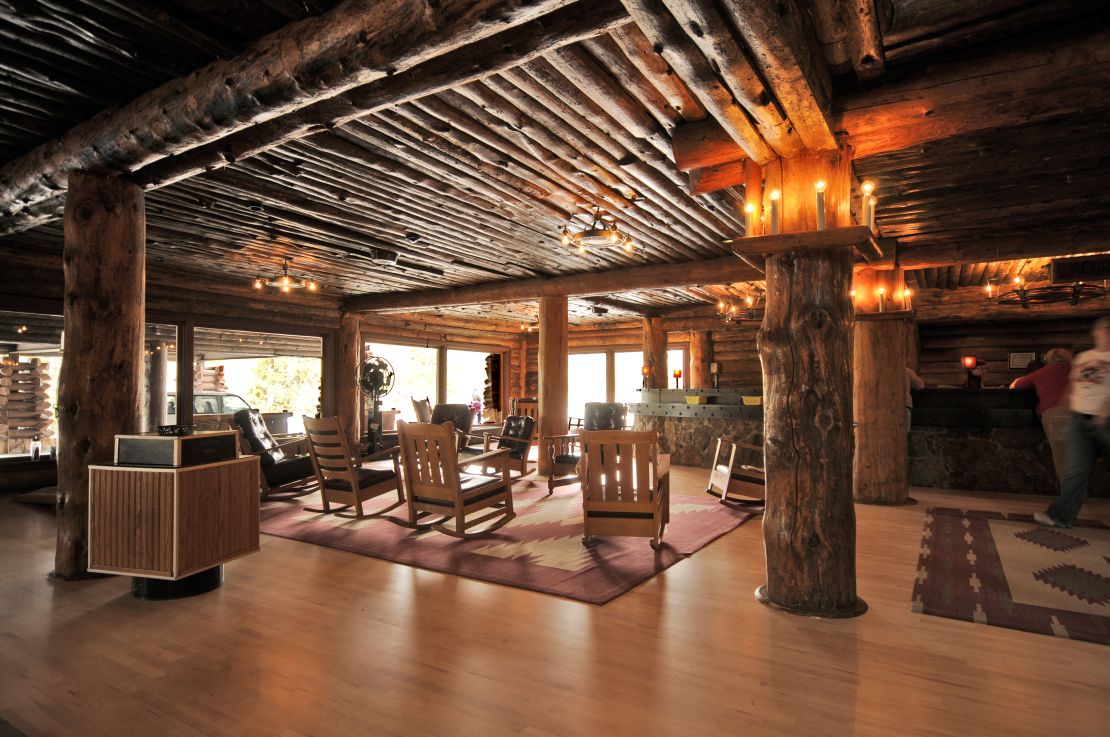 Old Faithful Inn, the largest log hotel anywhere.