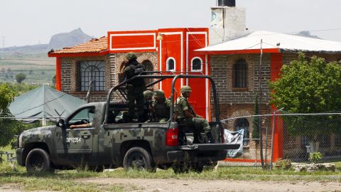 Members of the Army patrol the surroundings of the Puente Grande State prison in Zapotlanejo, Mexico, on 9 August, 2013.