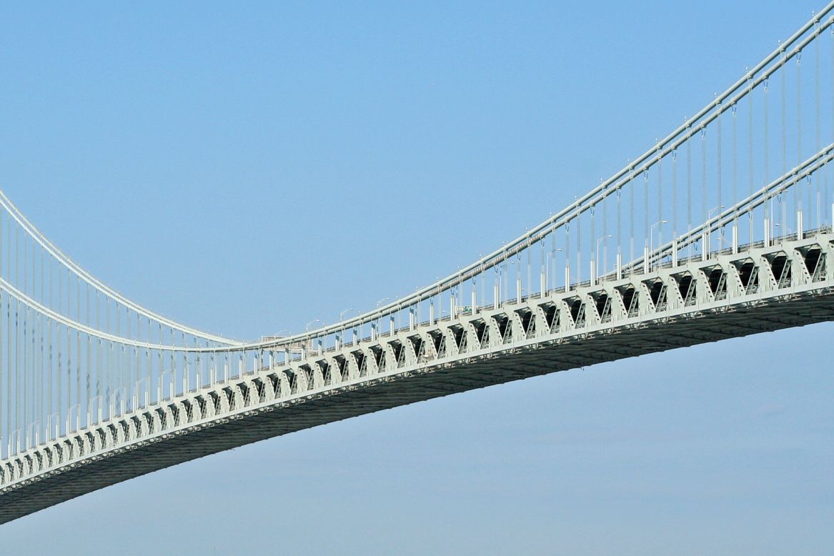 The Verrazano-Narrows Bridge, <a href="http://www.fhwa.dot.gov/highwayhistory/resultsDisplayImg.cfm?callPage=&img=ny_3_verrazanonarowsbridge_FHWA_1964_615.jpg&results=" target="_blank" target="_blank">according to the U.S. government</a>, is suspended 228 feet (69 meters) above the water between Brooklyn and Staten Island. <a href="http://www.fhwa.dot.gov/highwayhistory/resultsDisplayImg.cfm?callPage=&img=ny_3_verrazanonarowsbridge_FHWA_1964_615.jpg&results=" target="_blank" target="_blank"> </a>