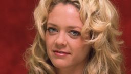 12th April 2000: Headshot studio portrait of American actor Lisa Robin Kelly, wearing a fuchsia blouse with a ruffled neckline, sitting in front of a red backdrop, Beverly Hills, California. (Photo by Munawar Hosain/Fotos International/Getty Images)