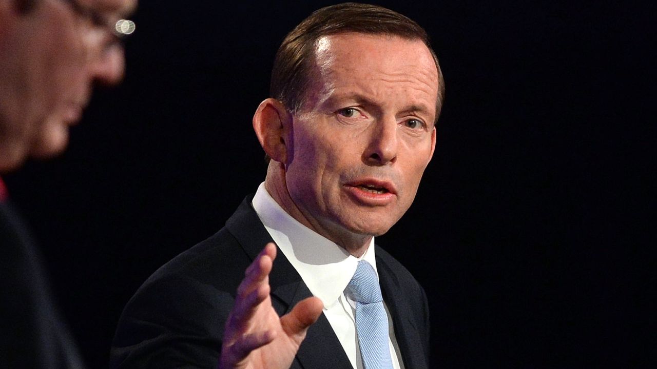Tony Abbott (R) debates Australian Prime Minister Kevin Rudd at the National Press Club in Canberra,  August 11, 2013.  