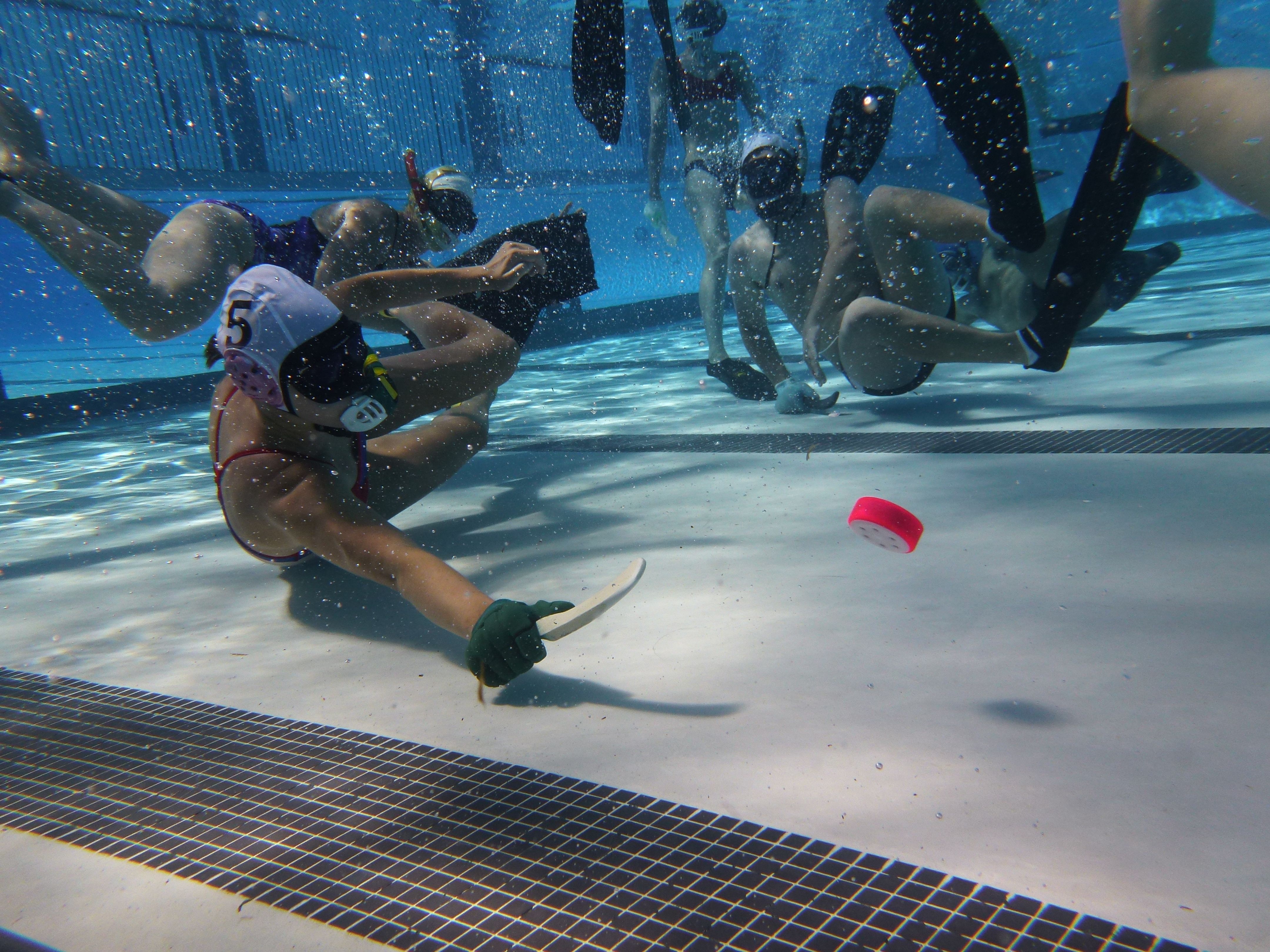 Хоккей купание. Подводный хоккей (Underwater Hockey). Необычные виды спорта. Необычные спортивные игры.