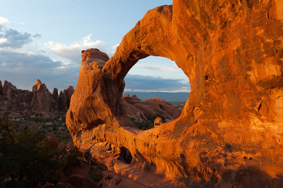 The park's arches consist of sandstone that contains iron oxide that give them that red coloring.