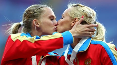 Yulia Gushchina and Kseniya Ryzhiva exchange a kiss after winning gold for Russia in the women's 4x400m at the world championships.