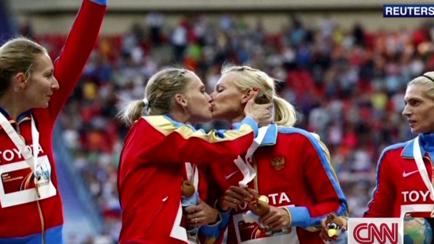 ctw.robertson.russia.sports.kiss_00000508.jpg