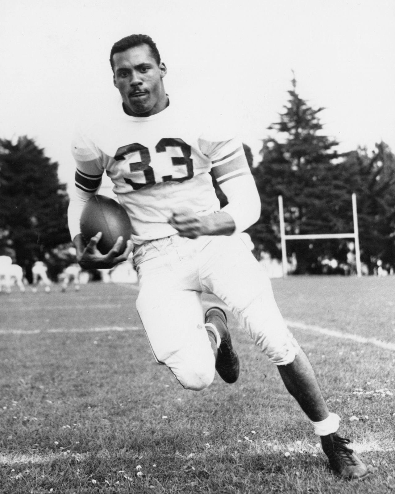 Ollie Matson, who played 14 NFL seasons starting in the 1950s, suffered from dementia until his death in 2011.