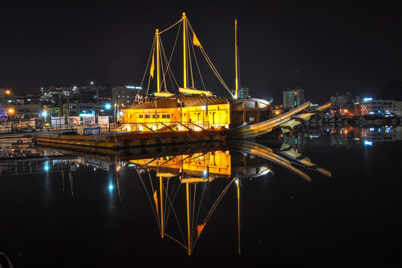 A replica of Geobukseon ("Turtle Ship"), a famous Korean battleship that defended the country from Japanese attack, sits in Tongyong Harbor. Admiral Yi Sun Shin won a famous victory against the Japanese here; Bijindo was given its name in honor of that victory. 