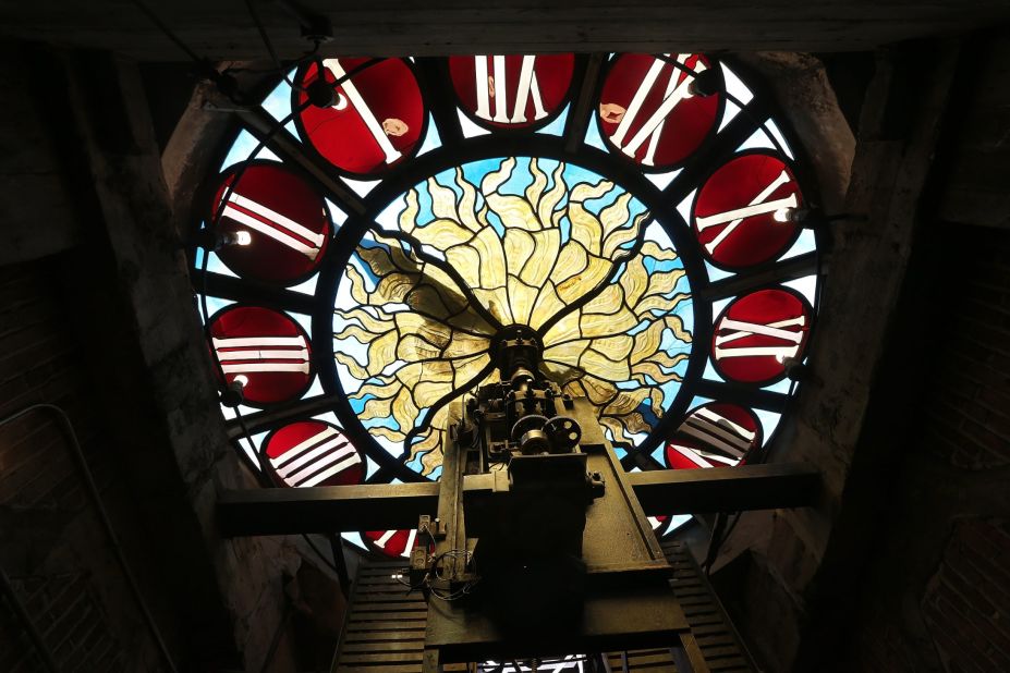 This antique is the Tiffany clock at Grand Central Terminal in New York. Each day, 700,000 people pass through the terminal, which opened in 1913.<br />