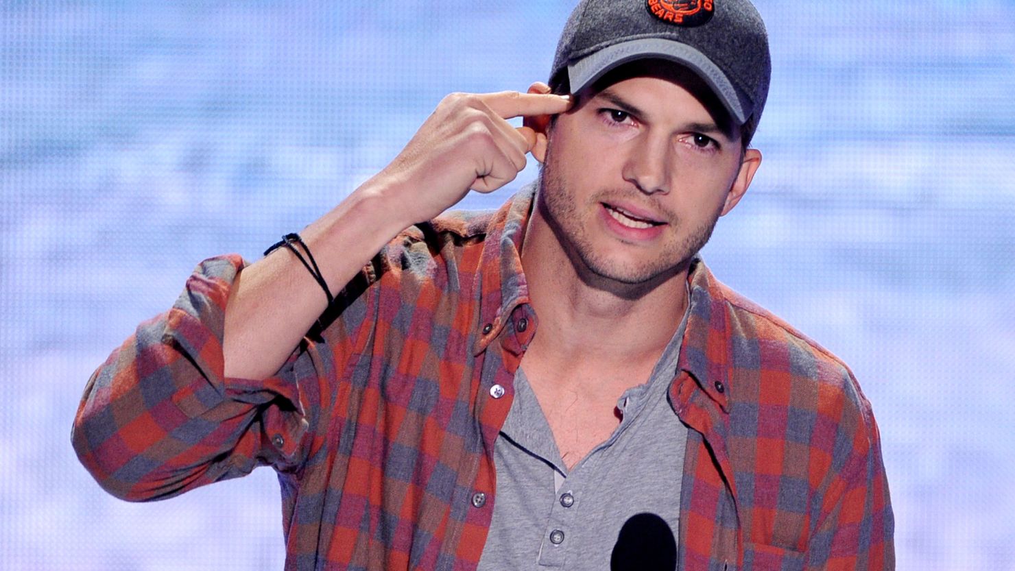 Ashton Kutcher speaks at the 2013 Teen Choice Awards