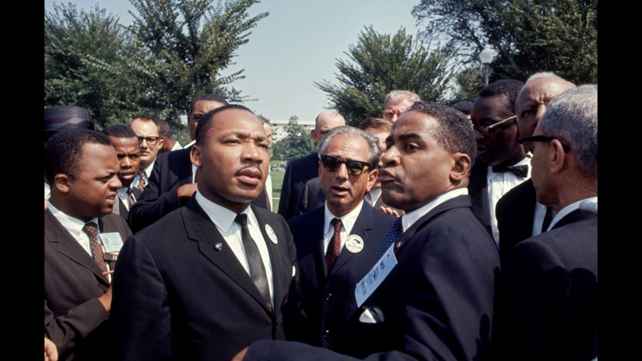 King stands with Rabbi Joachim Prinz, center, by his side.
