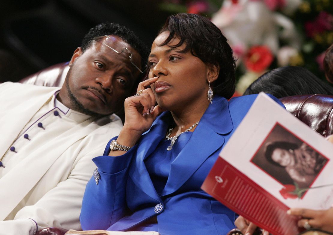 Bernice King confers with Bishop Eddie Long during a 2006 funeral service for her mother at Long's church.
