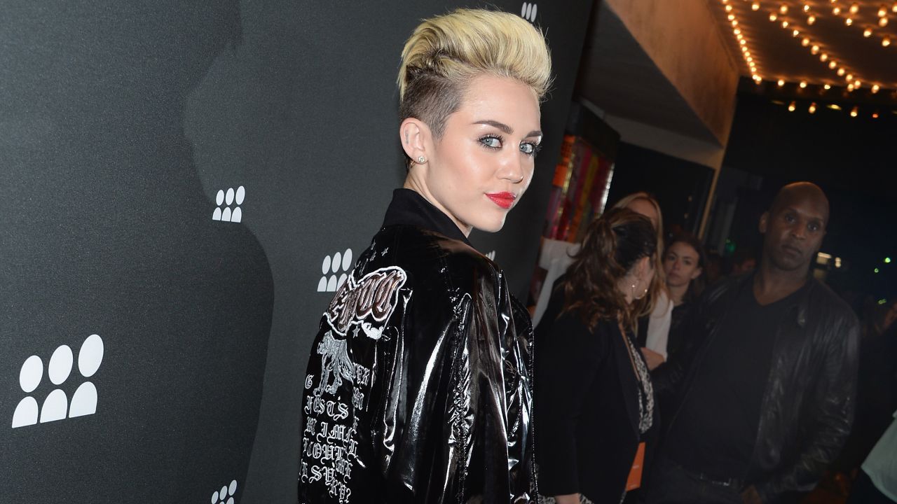 La evolución de Miley Cyrus, de Hannah Montana a su polémico "twerking" es elocuente.