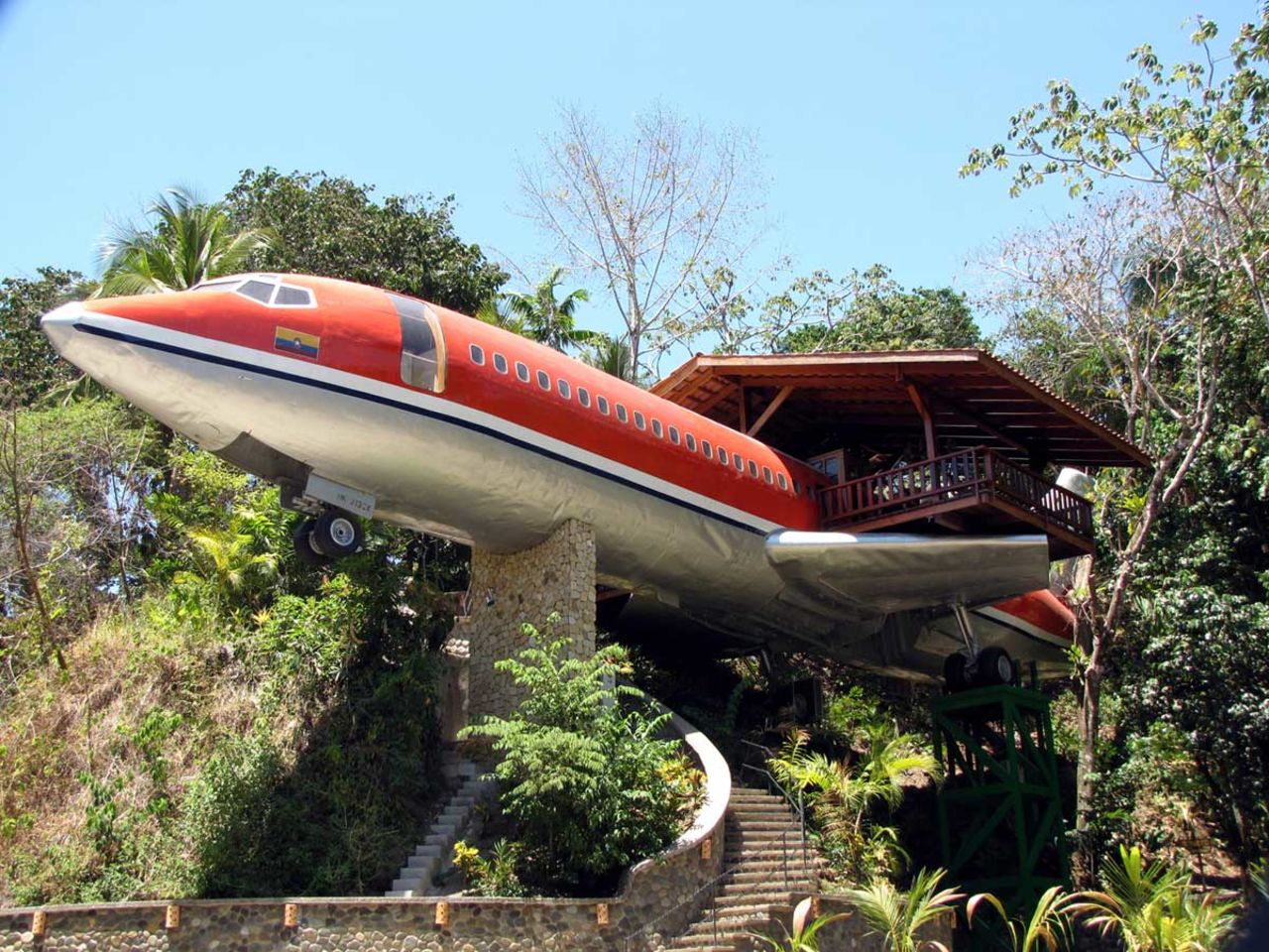 Esta suite en el hotel en Costa Verde de Costa Rica fue tiempo atrás un Boeing 727. Por 250 $ la noche (500 en temporada alta) puedes dormir junto a las playas tropicales en un avión que ya no vuela.