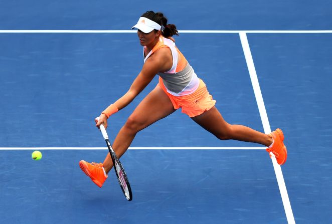 Laura Robson, who sent Kim Clijsters into singles retirement and upset Li last year at the U.S. Open, overcame Spanish veteran Lourdes Dominguez Lino 7-5 6-0. 