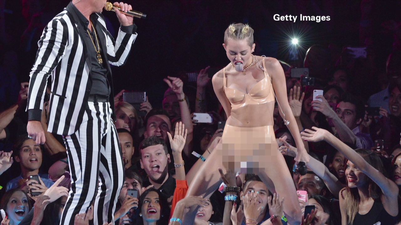 1280px x 720px - Miley Cyrus' performance shocks fans | CNN