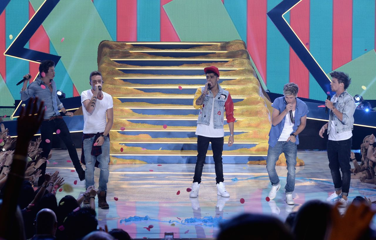 Which One Direction member both sings and plays guitar?