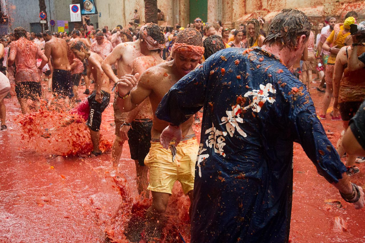 Buñol's population of 9,000 swells to 40,000 - 50,000 during La Tomatina Festival.
