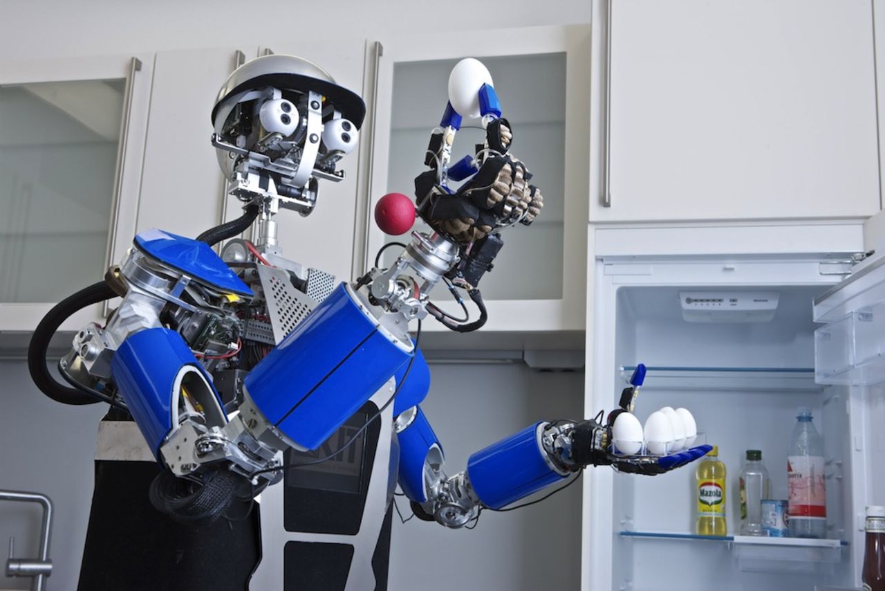 El robot de cocina 'ARMAR' te llevará a la mesa lo que necesites del refrigerador, limpiará la cocina y meterá los platos al lavavajillas luego de la cena.