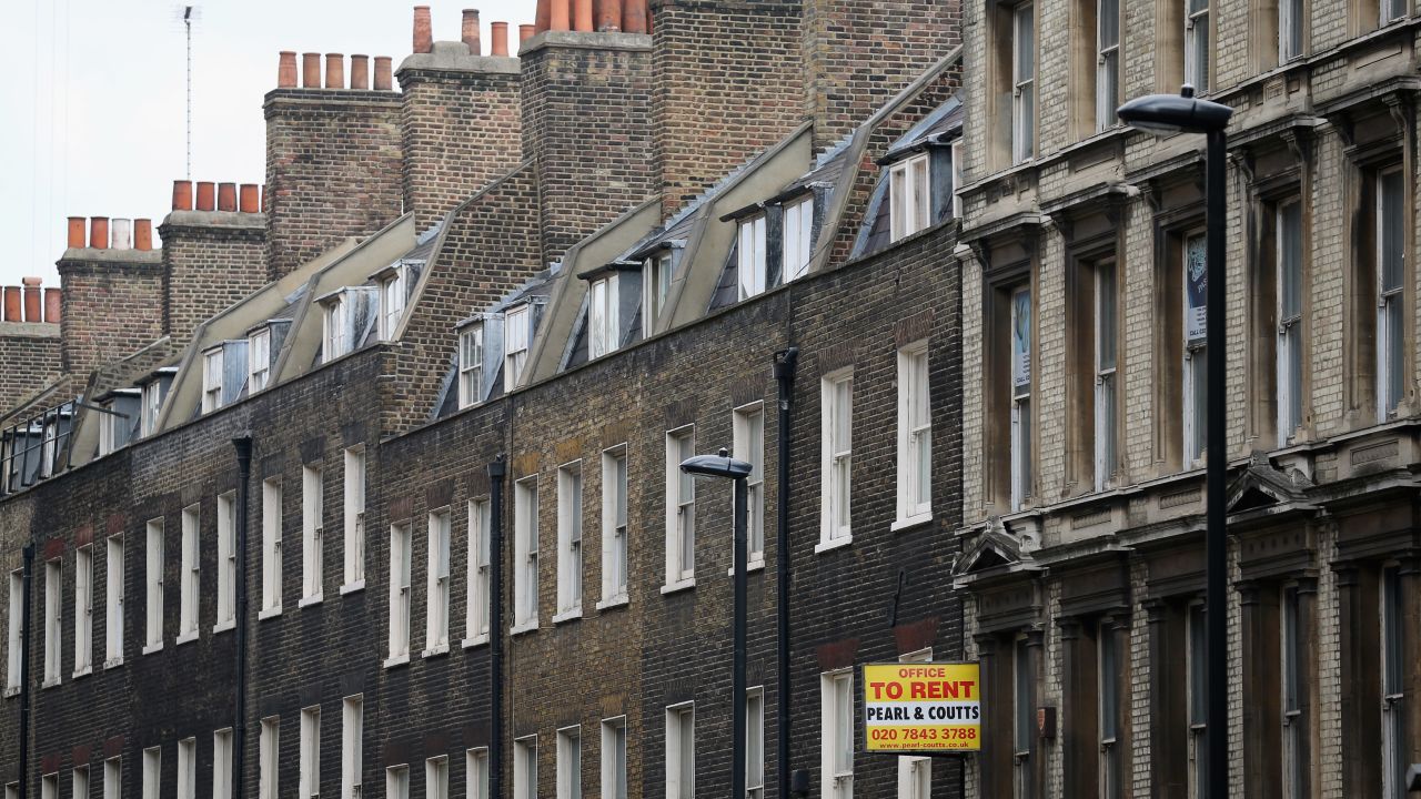 LONDON, ENGLAND - APRIL 06: A terrace of residential properties in an affluent area of London near Oxford Street on April 6, 2013 in London, England. Recent research has indicated that average monthly rents in central London have exceeded 5,000 GBP