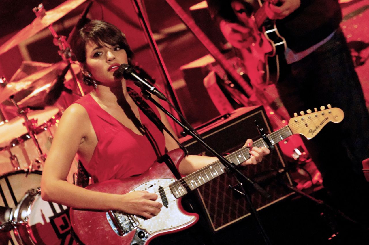 Norah Jones, best known for her singing and piano skills, also <a href="http://www.imdb.com/name/nm1289528/bio" target="_blank" target="_blank">learned to play the guitar and alto saxophone</a> as a kid.