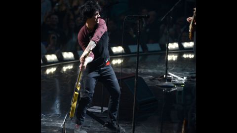 At the iHeartRadio festival in September 2012, Billie Joe Armstrong didn't just storm off stage -- he <a href="http://gawker.com/5945529/watch-green-days-billie-joe-freak-out-on-stage-im-not-fucking-justin-bieber-you-motherfuckers?popular=true" target="_blank" target="_blank">ruined some instruments and dragged Justin Bieber into it along the way</a>. Angry that his band was given one minute left to wrap, Armstrong cut off his own song with a profane tirade, reminding everyone that he's not "f*****g Justin Bieber, you mother******s."
