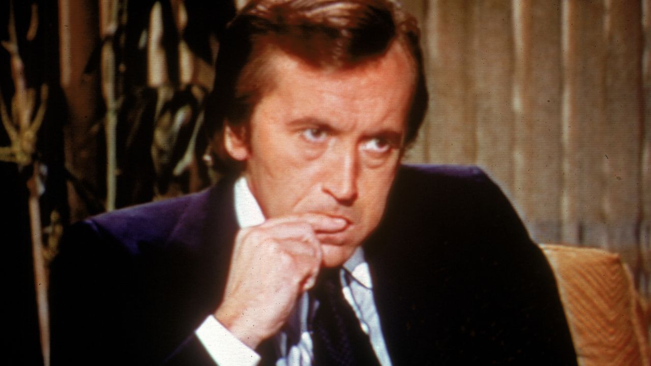 El presentador británico David Frost, conocido por su serie de entrevistas con el expresidente de Estados Unidos Richard Nixon, murió el 31 de agosto a los 74 años.